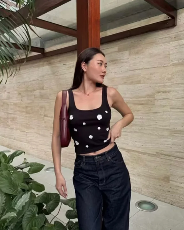 LAHV THE LABEL เสื้อสายเดี่ยวลายดอกน่ารักปนแซ่บ thumbnail 3