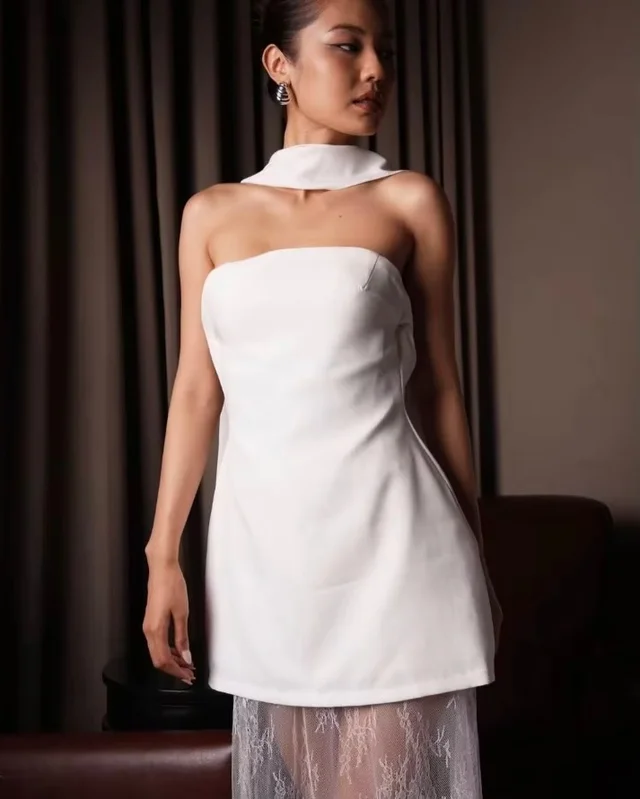 HALFDAYOFFCO เดรสเกาะอกคล้องคอหรูหวาน สีขาว Elegant Dress (alternate)