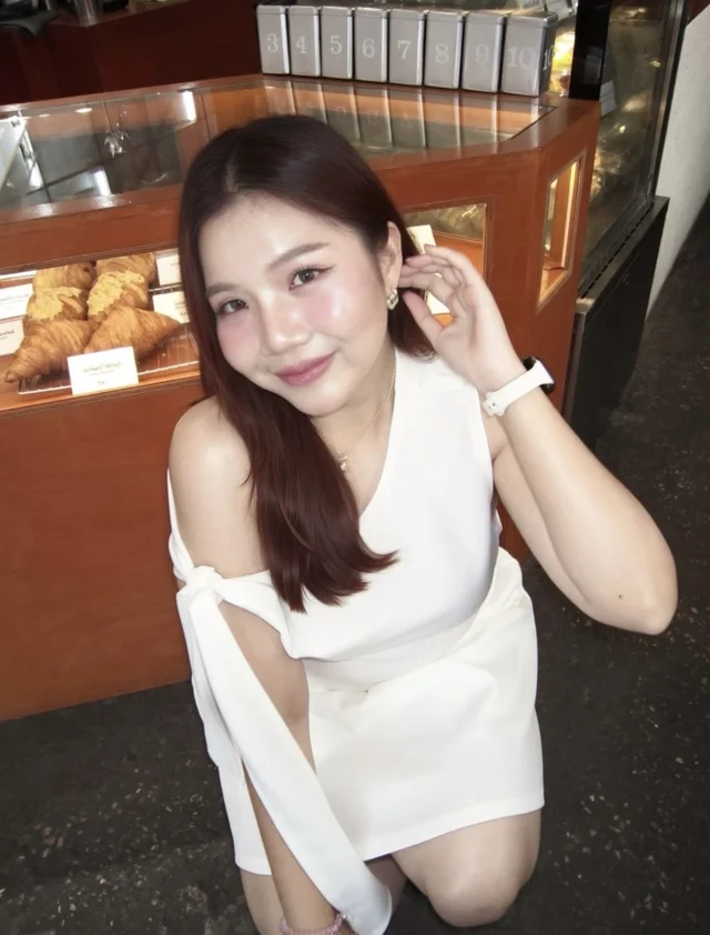 Cloudy Dress เดรสสีขาวไหล่ปาดข้างสาวอวบ thumbnail 4