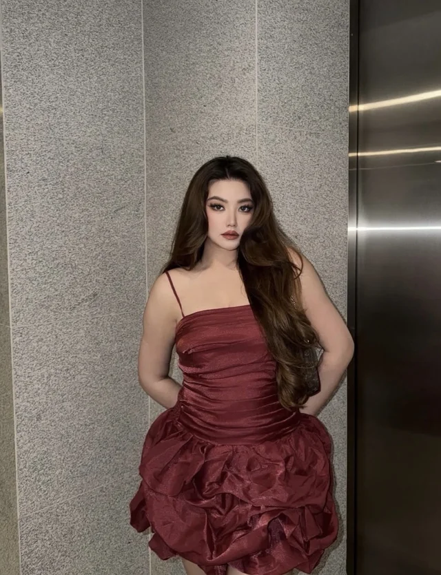 Valentine Collection เดรสไหมแก้ว ผ้าหนาแต่งสมอคหลังอย่างดี ใส่ออกงานได้บ่อย  thumbnail 3
