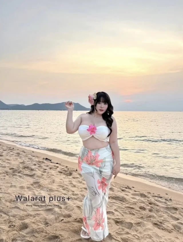 ชุดเซททะเล สวยมาก ผ้าพริ้วๆ ดอกไม้ติดผม หรือติดตรงไหนก็ได้เลย ดีไซน์สุดเก๋ ใครมีแพลนไปทะเลต้องจัด (alternate)