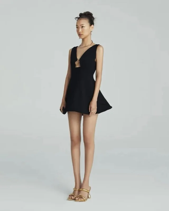 MISS MODERN เดรสคอวีลึกสีดำ แซ่บหรู Mini Dress thumbnail 4