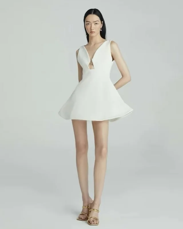 MISS MODERN เดรสคอวีสีขาว หรูหวานเรียบแพง Mini Dress thumbnail 5