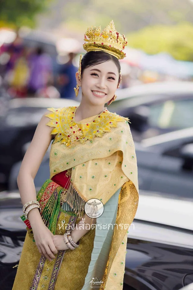ชุดไทยประยุกต์ thumbnail 2