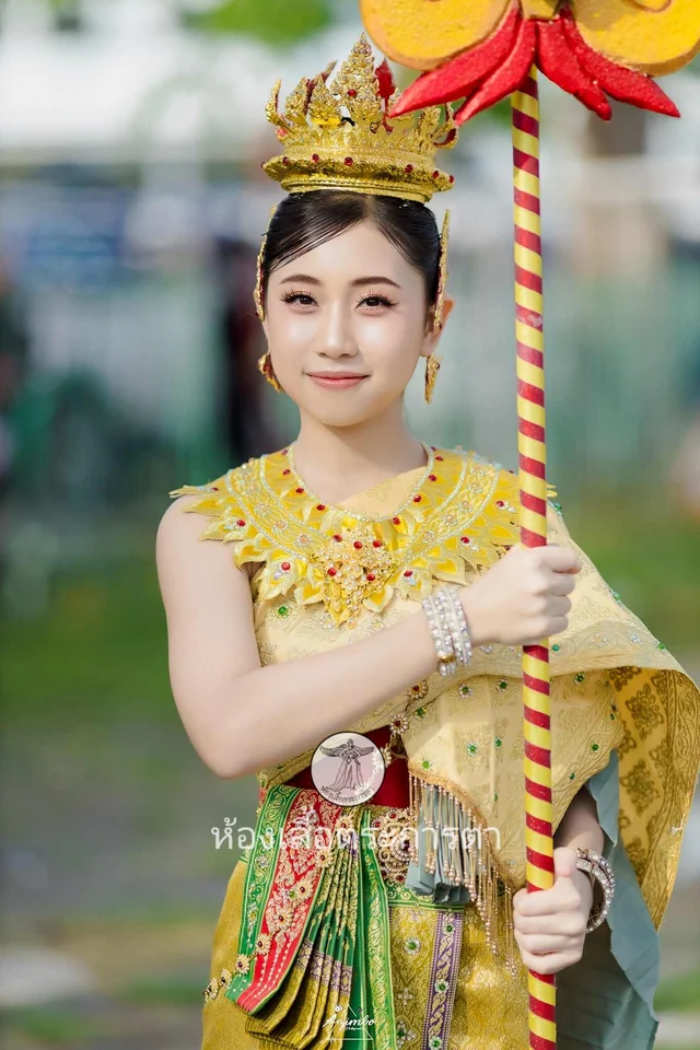ชุดไทยประยุกต์