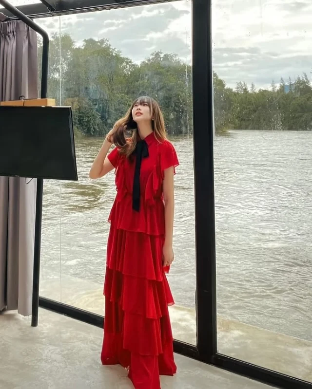 FLAT2112 เดรสยาวระบายสีแดง หวานหรูวินเทจ Maxi Dress thumbnail 2