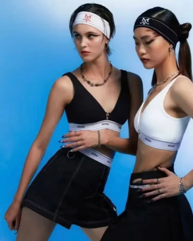 MERGE สปอร์ตบราเอวลอยสีดำ เท่แซ่บสายสปอร์ต Bra Top (alternate)