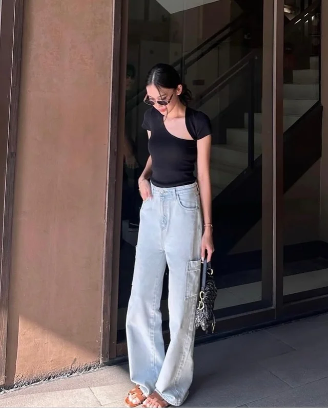 WEEKEND WARDROBE เสื้อยืดเข้ารูปสีดำ มินิมอลเซ็กซี่ thumbnail 3
