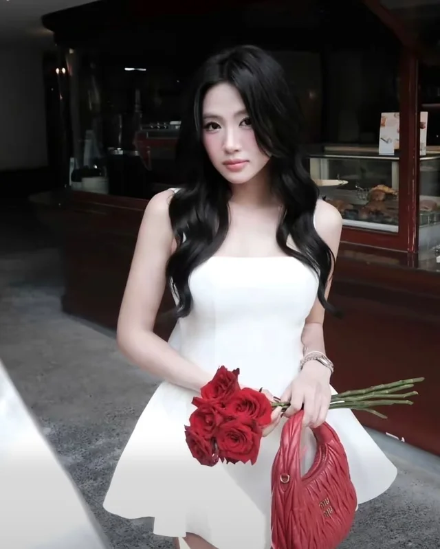 RAJANEE เดรสขาวหวานละมุน สายคุณหนู thumbnail 3