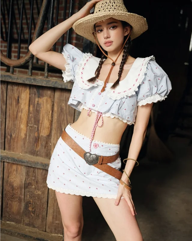 LACE เซ็ตครอปท็อปกระโปรงฟ้าลายดอก น่ารักสายเกาหลี thumbnail 3