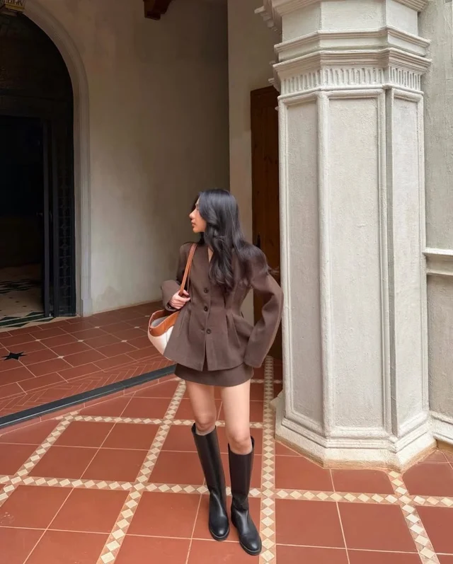 TRACYXO เซ็ตสูทกระโปรงสีน้ำตาล เรียบหรูดูแพง thumbnail 3