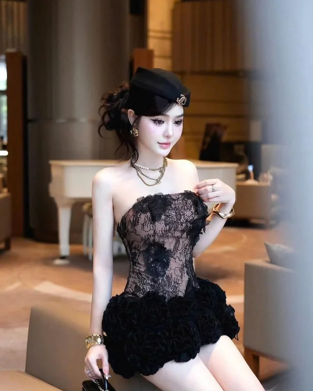 ZENLULU เดรสเกาะอกลูกไม้ดำ หรูแซ่บสายปาร์ตี้ thumbnail 4