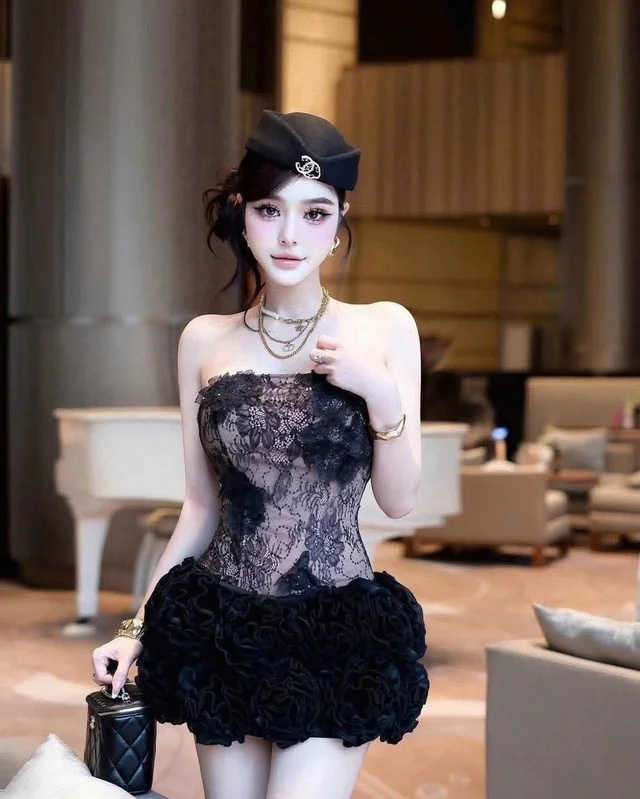 ZENLULU เดรสเกาะอกลูกไม้ดำ หรูแซ่บสายปาร์ตี้ (alternate)