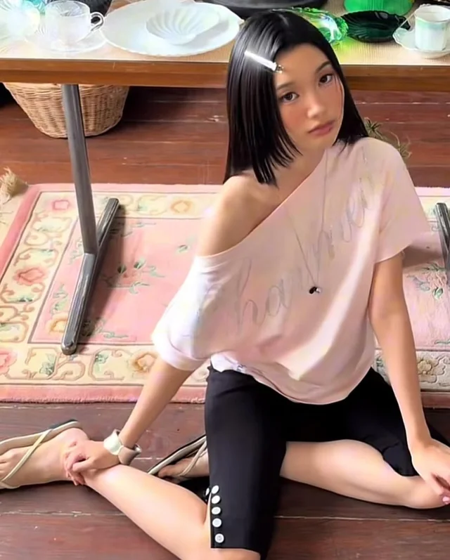 STYLIST เสื้อโอเวอร์ไซส์เปิดไหล่ ชิลเก๋มินิมอล thumbnail 3