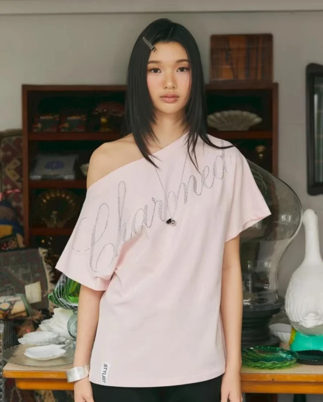 STYLIST เสื้อโอเวอร์ไซส์เปิดไหล่ ชิลเก๋มินิมอล thumbnail 4