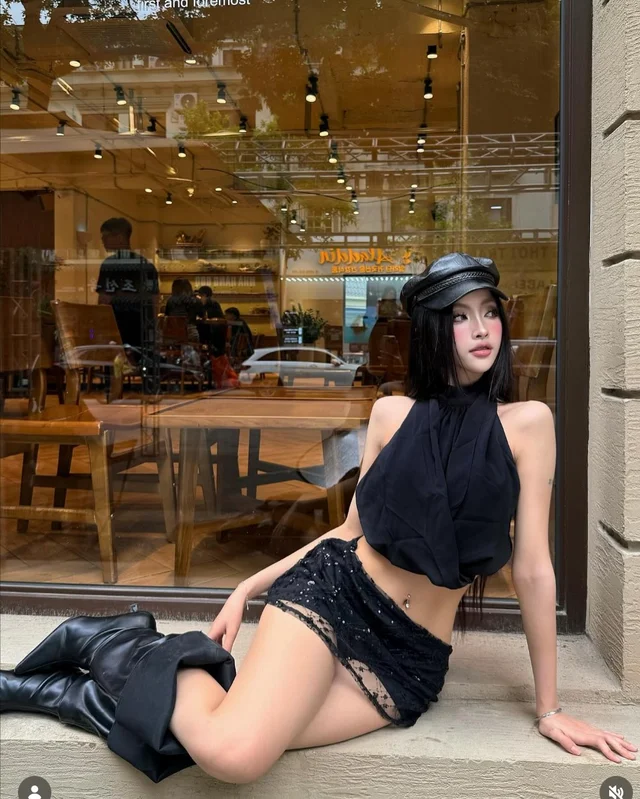 MAIKAA ชุดเซ็ตสายคล้องคอสีดำแซ่บหรู (alternate)
