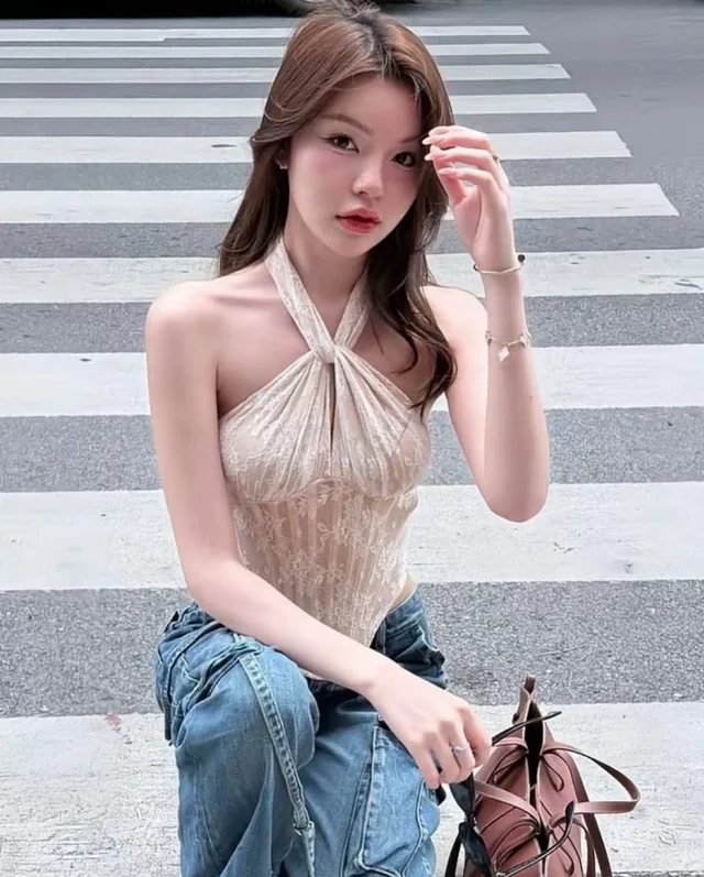 MISSHERCO เสื้อสายคล้องคอลูกไม้หวานหรู (alternate)