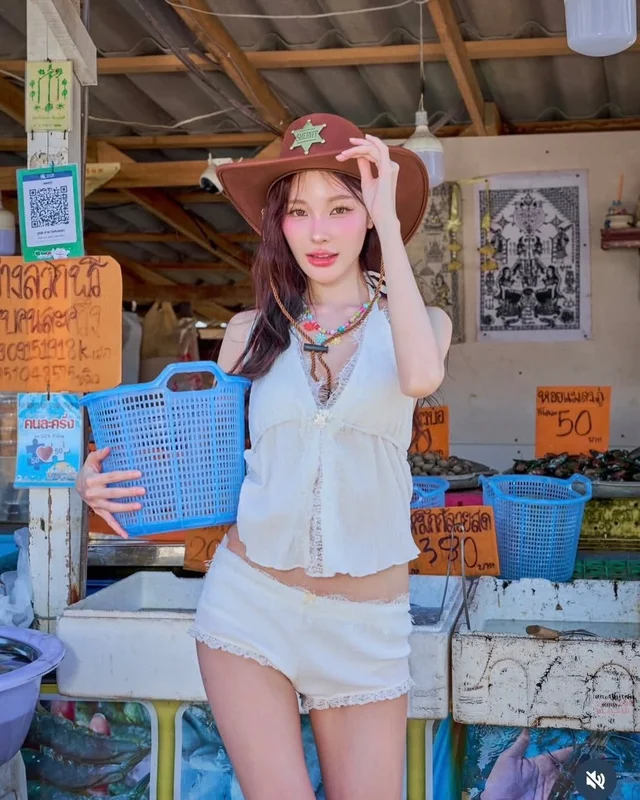 AVAALENE เซ็ตสายเดี่ยวลูกไม้สุดคิ้วท์ Summer Mini Set thumbnail 4