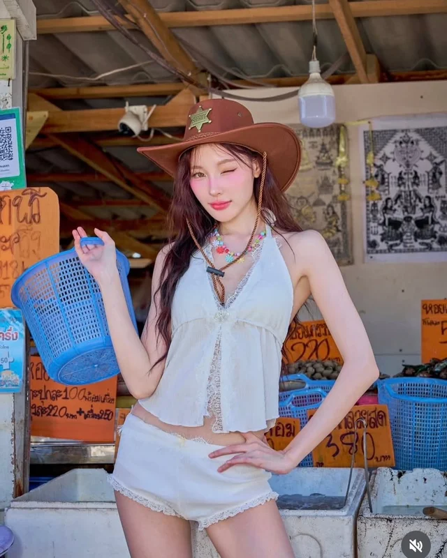 AVAALENE เซ็ตสายเดี่ยวลูกไม้สุดคิ้วท์ Summer Mini Set (alternate)