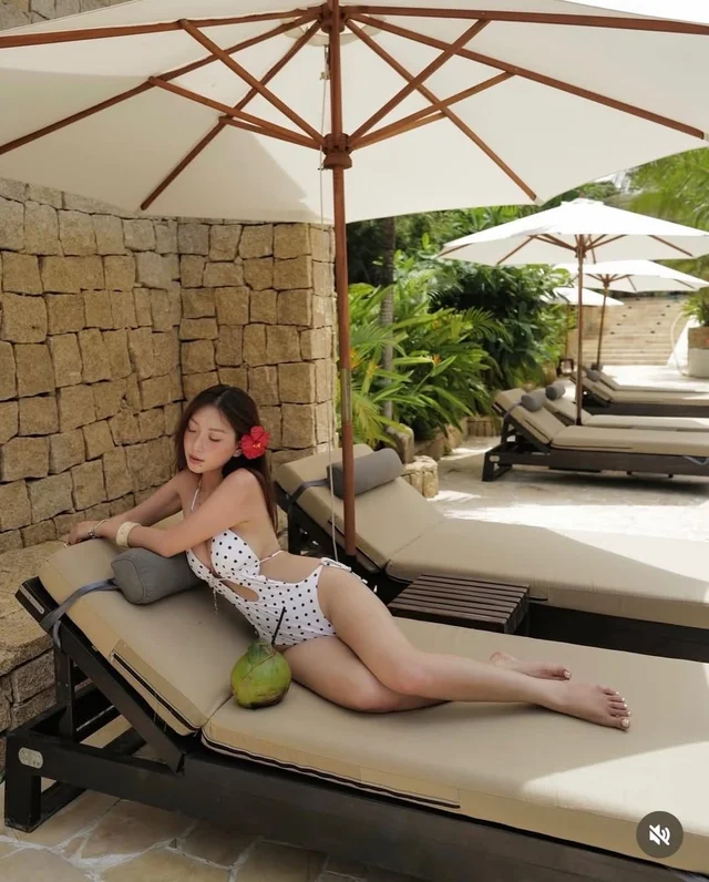 KILL SYSTEM  วันพีซสายเดี่ยวลายจุดสุดแซ่บ Polka Dot Swimsuit thumbnail 5