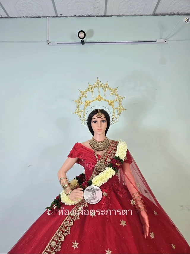ชุดสุ่ม สีเเดงตรีมอินเดีย (alternate)