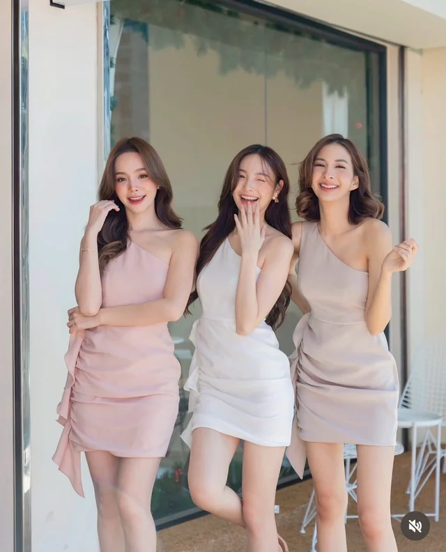 THAYALAK เดรสไหล่เฉียงโทนสุภาพหวาน (alternate)