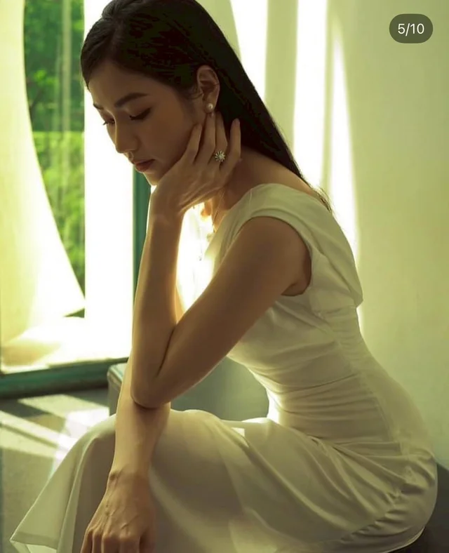 CLOTHING.GEM เดรสยาวสีขาวเรียบหรู ลุคมินิมอลละมุน thumbnail 4