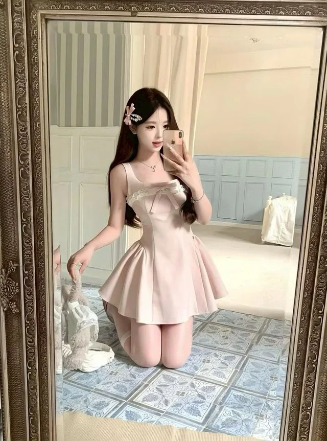AILEEN เดรสสายเดี่ยวสีชมพูพาสเทล ลุคน่ารักหวานละมุน (alternate)