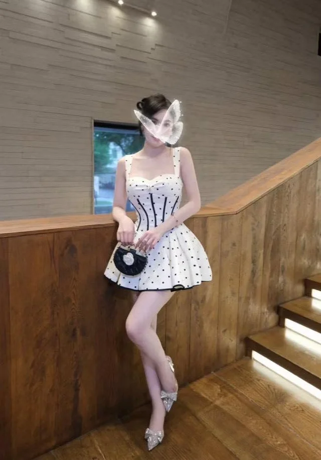 เดรสสายเดี่ยวลายจุด ขาว-ดำ ทรงคอร์เซ็ต thumbnail 4