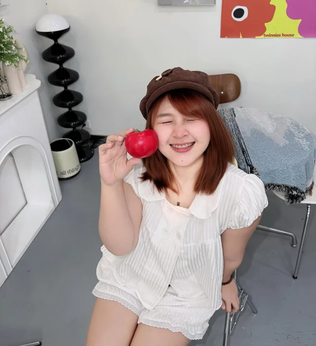เซ็ตเสื้อกางเกงขาสั้นสีขาวสไตล์คาเฟ่ White Casual Set (alternate)
