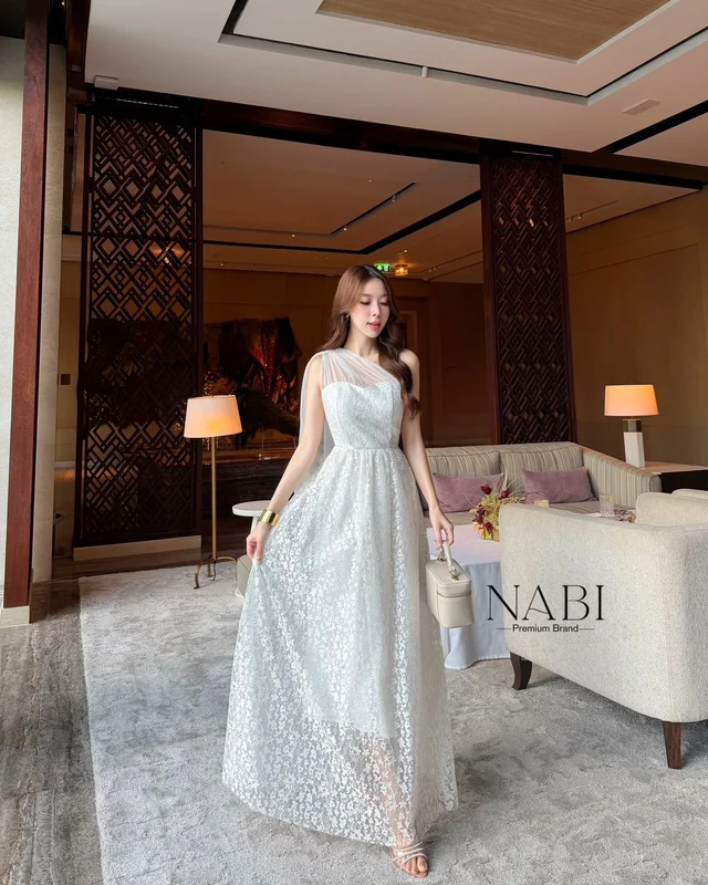 NABI เดรสยาวลูกไม้สีฟ้าอ่อนลุคหวานหรู thumbnail 2