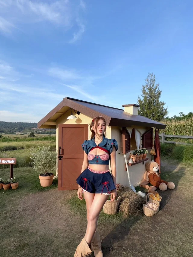 เซ็ตยีนส์ครอปลายตารางโบว์แดงลุคคาวเกิร์ล Denim Plaid Bow Set thumbnail 3