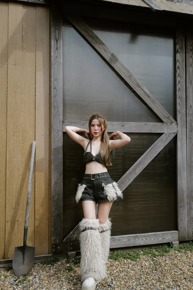 เซ็ตแฟชั่นสายเท่โทนดำแต่งขนลุคคาวเกิร์ล Black Fur Cowgirl Set thumbnail 3