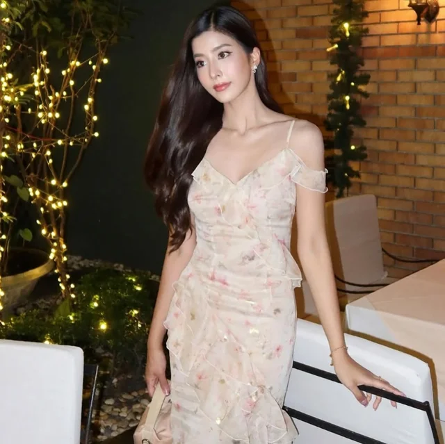 ชุดราตรี Firrr Sarah Sleeve Floral Long Dress (alternate)
