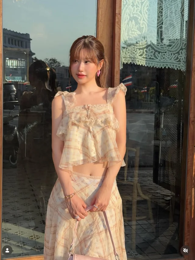 Stylist shop ชุดเซ็ตเสื้อครอป และกระโปรงลายสก็อต thumbnail 5