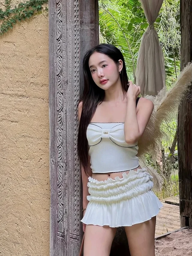 unigam official ชุดเซ็ตครอปท็อปและกระโปรงสั้น (alternate)