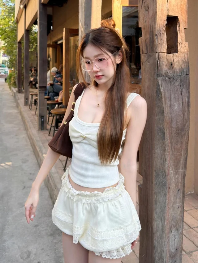 ชุดเซ็ตเสื้อครอปสายเดี่ยวและกางเกงขาสั้น Unigam official thumbnail 3