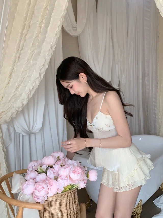 nicharisshop ชุดเซ็ตสายเดี่ยวและกระโปรงสั้น (alternate)