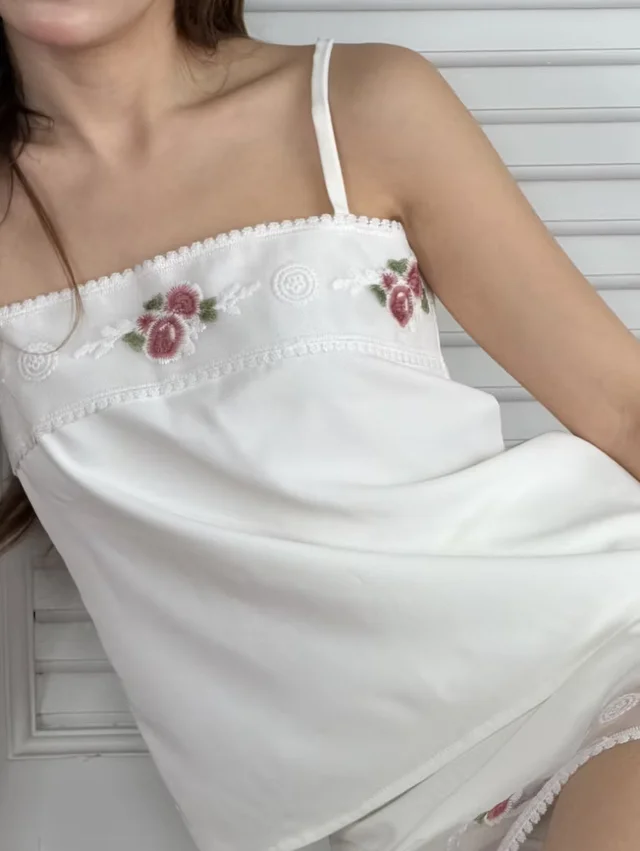 sistersfabric เซ็ตขาวปักดอกไม้ลุคหวานละมุน thumbnail 3