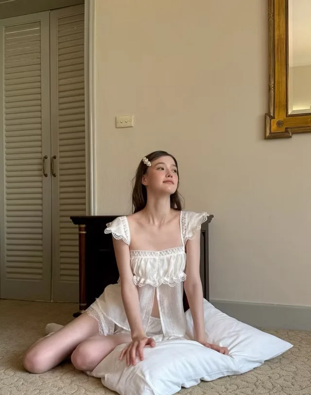 Hanna bgg เซ็ตขาวลูกไม้ระบายลุคหวานละมุน thumbnail 5