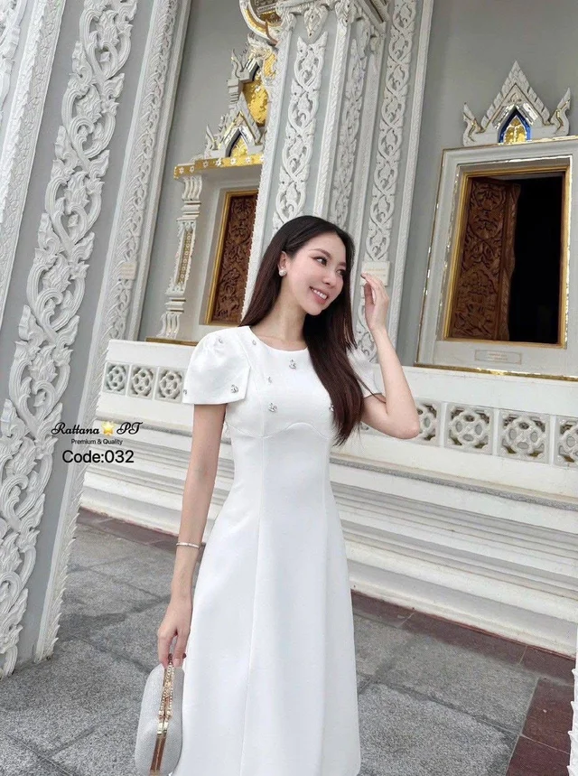 Rattana – เดรสยาวคลุมเข่าสีขาว แขนสั้น เรียบหรู Elegant White Midi Dress thumbnail 4