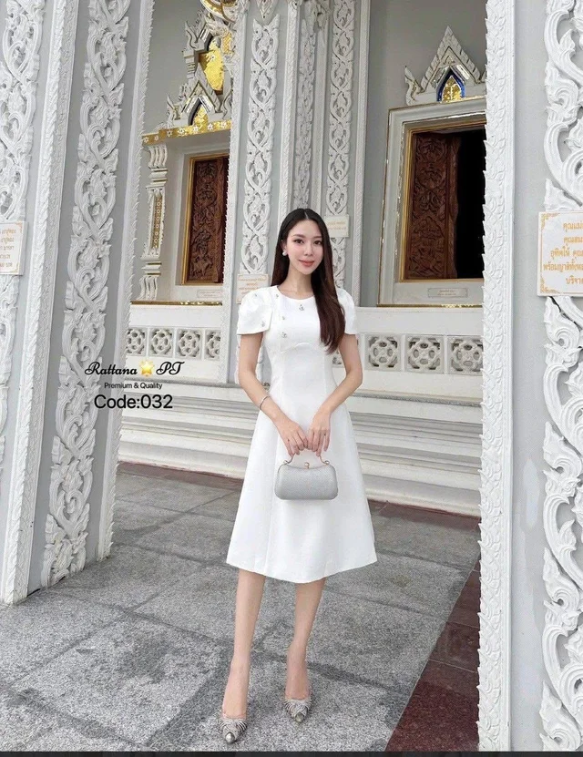 Rattana – เดรสยาวคลุมเข่าสีขาว แขนสั้น เรียบหรู Elegant White Midi Dress
