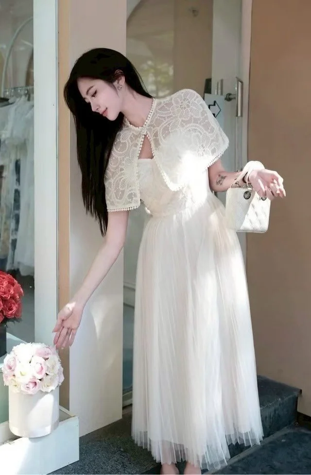 Parnwad – เดรสยาวสีขาวลูกไม้แขนสั้น สุภาพหรู Elegant Lace Maxi Dress