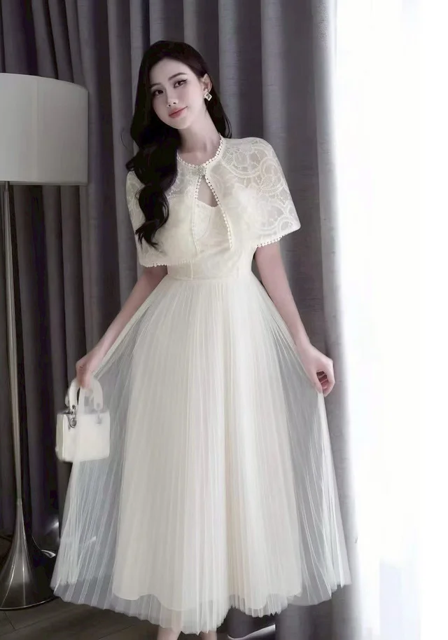 Parnwad – เดรสยาวสีขาวลูกไม้แขนสั้น สุภาพหรู Elegant Lace Maxi Dress (alternate)