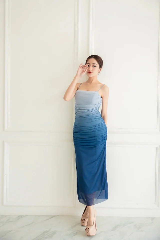 Myladybybifern – เดรสสายเดี่ยวไล่เฉดฟ้าสวยหรู Elegant Gradient Dress