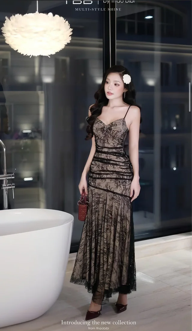 TBB – เดรสสายเดี่ยวลูกไม้ยาว สีน้ำตาลดำ Elegant Lace Dress