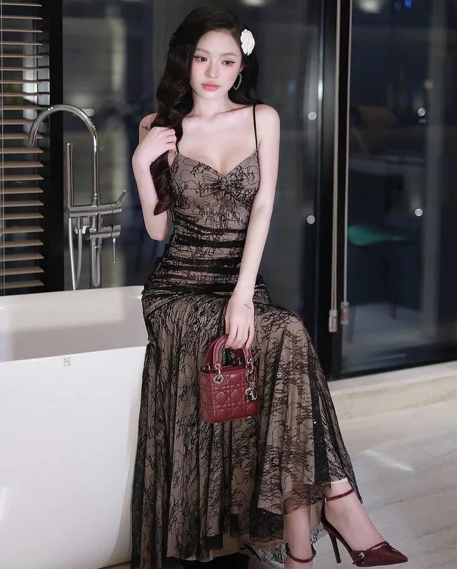 TBB – เดรสสายเดี่ยวลูกไม้ยาว สีน้ำตาลดำ Elegant Lace Dress thumbnail 2
