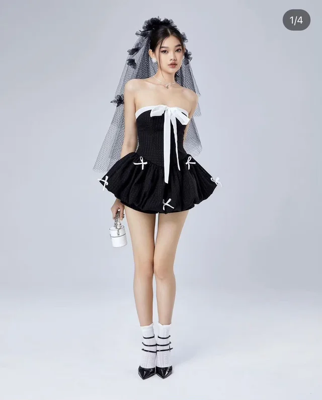เดรสดำเกาะอกโบว์ขาวแซ่บหวาน Mini Dress (alternate)