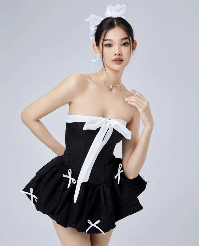 เดรสดำเกาะอกโบว์ขาวแซ่บหวาน Mini Dress thumbnail 4