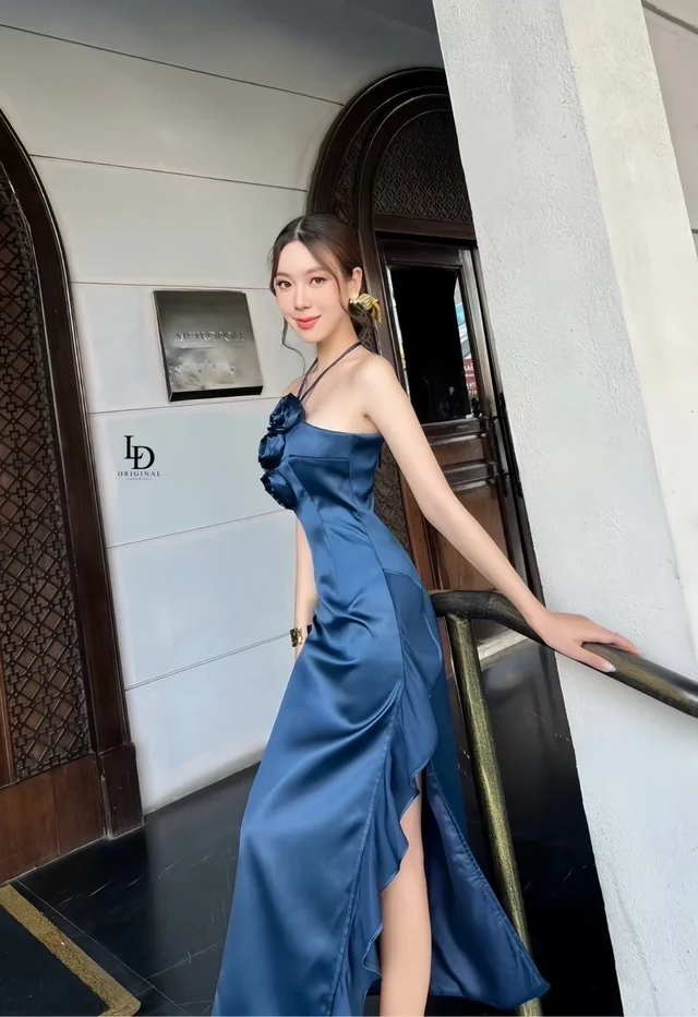 เดรสสายคล้องคอสีน้ำเงินหรูหวาน Long Dress